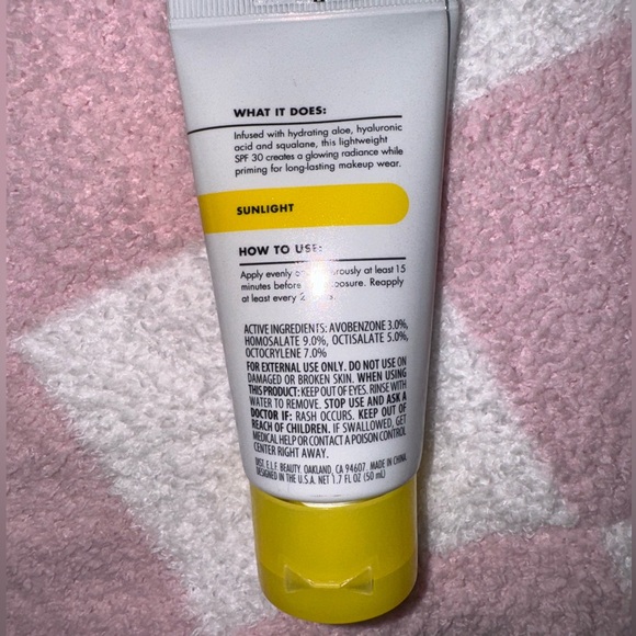 Elf
Suntouchable Whoa Glow SPF 30 - Picture 2 of 3